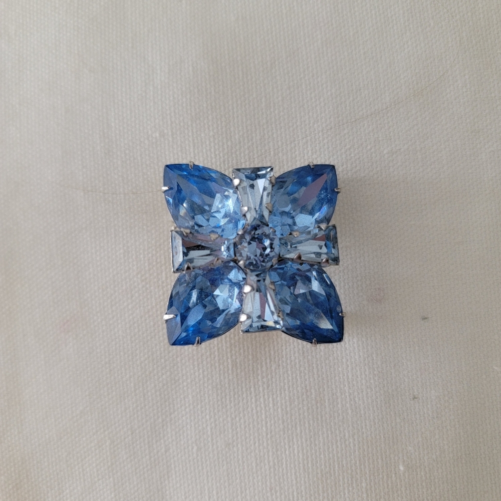 Weiss Signed Blue and White Vtg Rhinestone Brooch